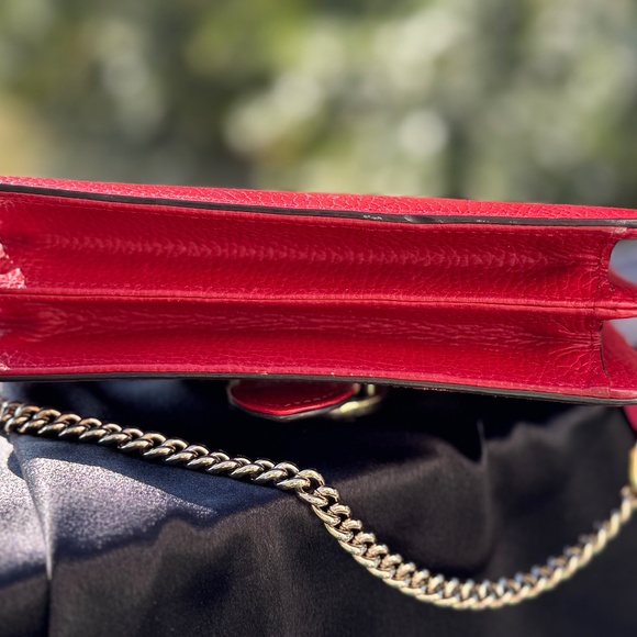 Gucci Interlocking G Shoulder Bag – Red Pebbled Leather - Picture 5 of 7
